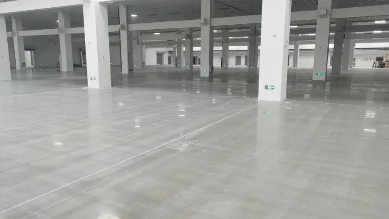 优砾科高性能无机磨石地坪,奠定工业机器人智能制造之基石。 现场图 2
