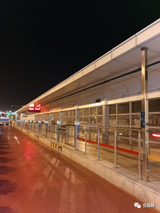 奉贤公交车站半柔性路面应用 现场图 2
